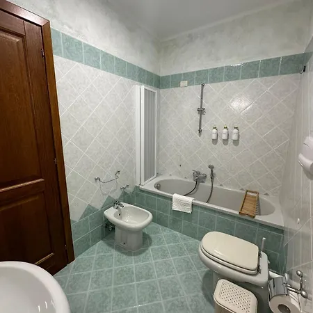 Yellow Spring - Intero Con 2 Bagni A 20 Minuti Dalle Spiagge 아파트 올비아
