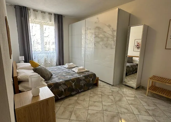 Yellow Spring - Intero Con 2 Bagni A 20 Minuti Dalle Spiagge 奧爾比亞